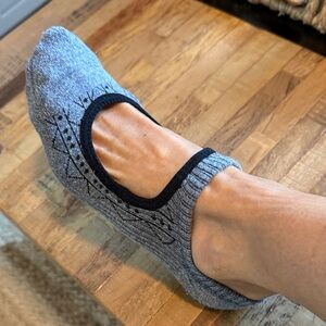 Non-Slip Ankle Socks in Light Gray